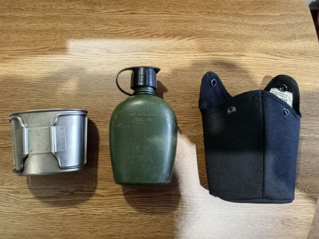 Cantimplora con su funda molle y taza, original del ejercito alemán

20€ ULTIMO PRECIO 00