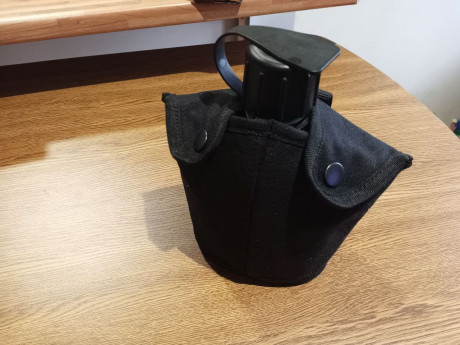 Cantimplora con su funda molle y taza, original del ejercito alemán

20€ ULTIMO PRECIO 10