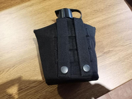 Cantimplora con su funda molle y taza, original del ejercito alemán

20€ ULTIMO PRECIO 20