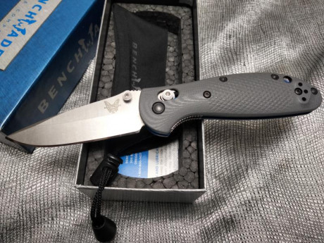 Vendo navaja benchmade griptilian 556-1 sin uso y con caja original y accesorios , esta en Valencia . 02