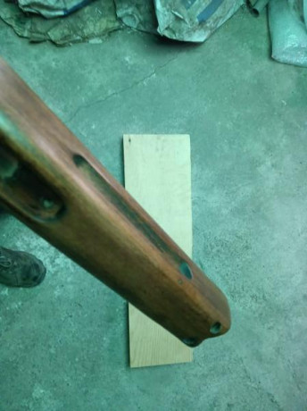 Hola tengo una carabina del 4.5 marca gamo de aprox 25 años o algo mas. Es muy masiva de madera, con estrias 12