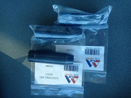 Vendo dos piezas para la palanca de carga de carabina Tx200 mkIII.Son nuevas y tengo solo en color negro 01