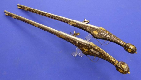 Voy a colocar unas fotos de un arma larga alemana de llave de mecha del siglo XVI. 142