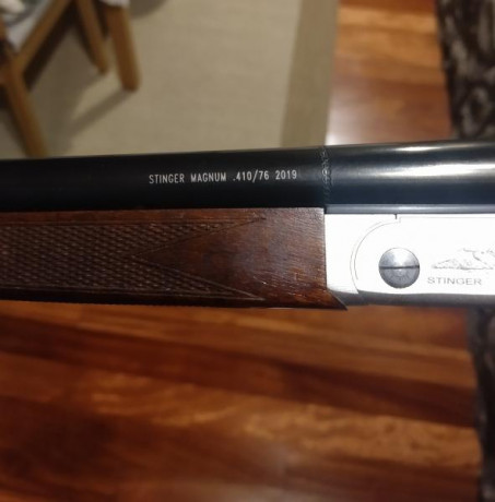 Se vende escopeta paralela Stinger calibre 410. Cañones de 71cm, con cinco choques interiores, monogatillo, 01