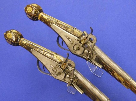 Voy a colocar unas fotos de un arma larga alemana de llave de mecha del siglo XVI. 162