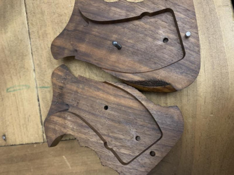 Hola, vendo cachas para revólver Smith Wesson armazón N, son muy buenas y bonitas, la marca, la mejor, 01