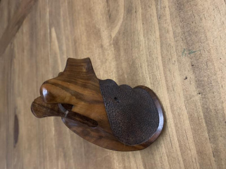Hola, vendo cachas para revólver Smith Wesson armazón N, son muy buenas y bonitas, la marca, la mejor, 00