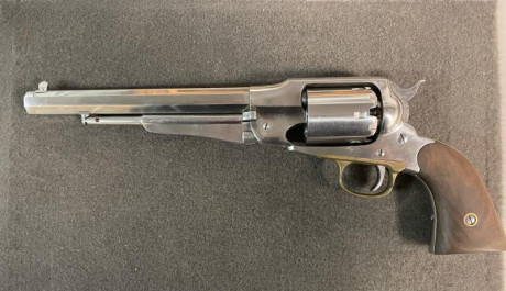 Revolver avancarga cal. 44 uberti acero inoxidable, buen estado, maletin incluido, se encuentra en provincia 01