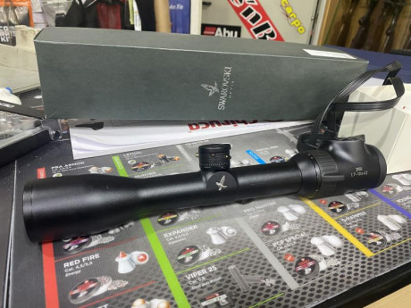 Buenas compañeros, se vende visor Swarovski V6 retícula iluminada 1.7-10x42 y torreta balística.
El visor 02