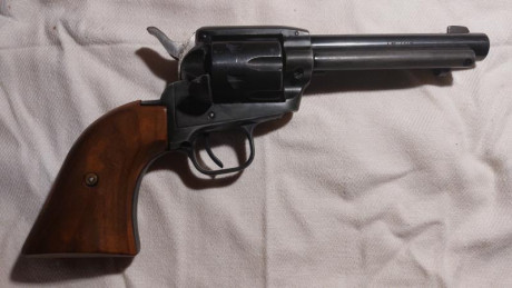pongo a la venta este revolver del cal. 22
muy preciso pero necesito hueco para otra pieza
225 euros mas 00