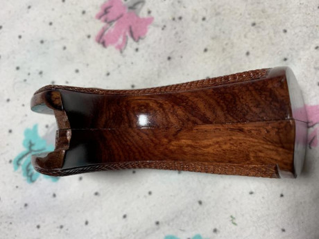 Pongo a la venta estas cachas para Colt Python,  80€ puestas en casa del comprador 01