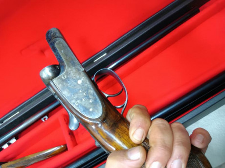 Hola, vendo escopeta ugartechea del calibre 12 con 2 juegos de cañones.
Expulsora, un gatillo.
Cañon corto 00