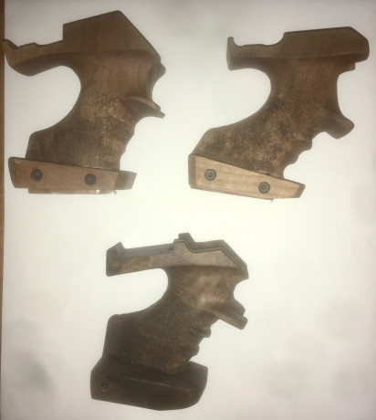 Vendo cacha Pardini para Pistola Aire y Pistola 22lr o 32 - 110€, mas una cacha ring para Pistola aire 00
