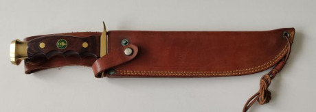 Muela bowie antiguo. Hoja de 24cm y 37 cm en total (aprox). Tanto en cuchillo como la funda estan sin 02