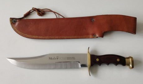 Muela bowie antiguo. Hoja de 24cm y 37 cm en total (aprox). Tanto en cuchillo como la funda estan sin 01