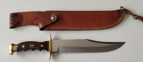 Muela bowie antiguo. Hoja de 24cm y 37 cm en total (aprox). Tanto en cuchillo como la funda estan sin 00