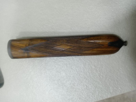 Hola, vendo escopeta ugartechea del calibre 12 con 2 juegos de cañones.
Expulsora, un gatillo.
Cañon corto 61