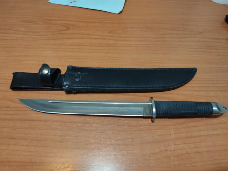 Hola pongo a la venta este cuchillo un Honshu de united cutlery en un precio de 65€ puesto en casa. 02