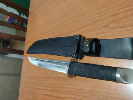 Hola pongo a la venta este cuchillo un Honshu de united cutlery en un precio de 65€ puesto en casa. 12