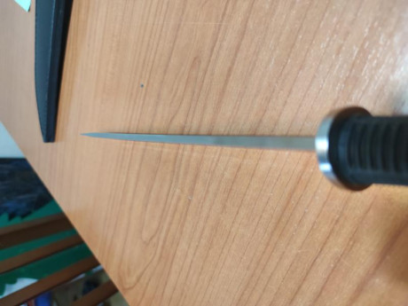 Hola pongo a la venta este cuchillo un Honshu de united cutlery en un precio de 65€ puesto en casa. 11