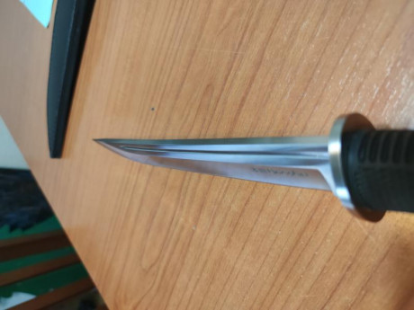 Hola pongo a la venta este cuchillo un Honshu de united cutlery en un precio de 65€ puesto en casa. 10