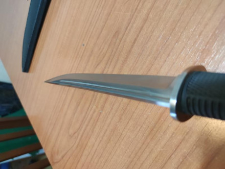 Hola pongo a la venta este cuchillo un Honshu de united cutlery en un precio de 65€ puesto en casa. 21