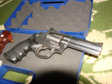 Se vende por motivos de Salud:
  REVOLVER SMITH & WESSON 686 DE 4" DE CAÑON Y CALIBRE 357 MAGNUM 11