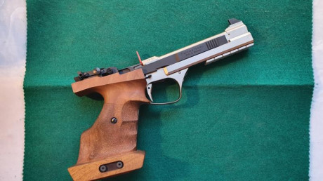 Hola vendo el arma indicada en la cabecera con su maletin original esta impoluta solo se dispararon 160 00