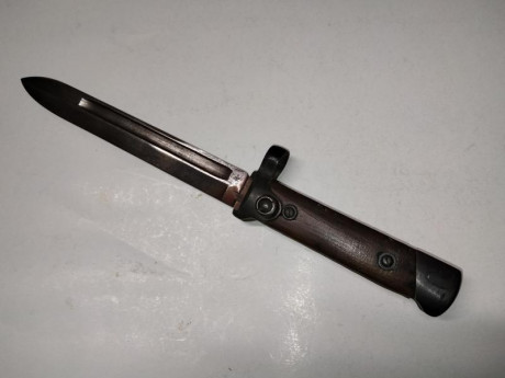 Hola, vendo una bayoneta original para el fusil Italiano Mannlicher Carcano 38  ,
 la bayoneta carece 01