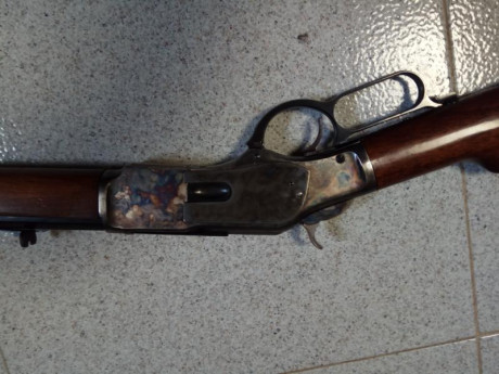 Empiezo a aligerar armero por dejar afición:
Rifle Winchester modelo 73 (réplica de Uberti)  calibre 357 00