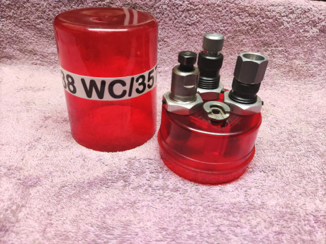 En venta juego de tres dies LEE 38/357 mas , un cuarto que es el factory crimp die.
**VENDIDOS**
Saludos 00