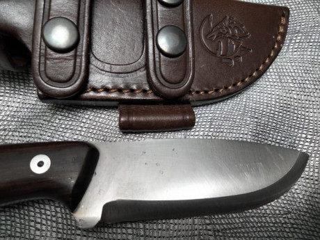 Vendo cuchillo J&V axarquia con cachas cocobolo  , usado y afilado . Esta en Valencia . 47€ puesto 00