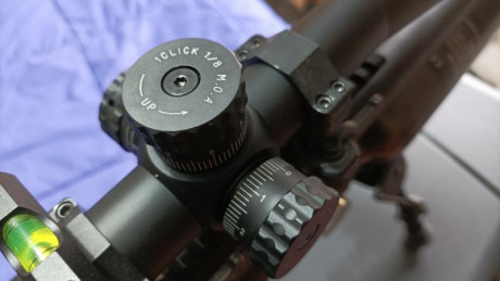 Vendo visor vector óptics de 10-40x50  retícula punto dog  tuvo de 30 retícula super fina está nuevo a 10