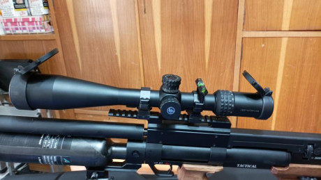 Vendo visor vector óptics de 10-40x50 retícula punto dog tuvo de 30 retícula super fina está nuevo a estrenar 21