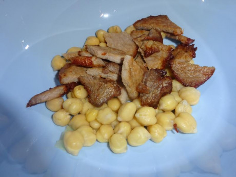 Hoy para comer acelgas hervidas y chuletón de vaca gallega vieja con seis semanas de maduración en cámara 50