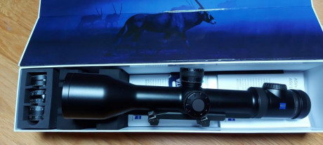 Se vende Zeiss V8  2.8-20x56 carril y Asv LR
4-/5 años antigüedad  muy buen estado, caja papeles garantía 02