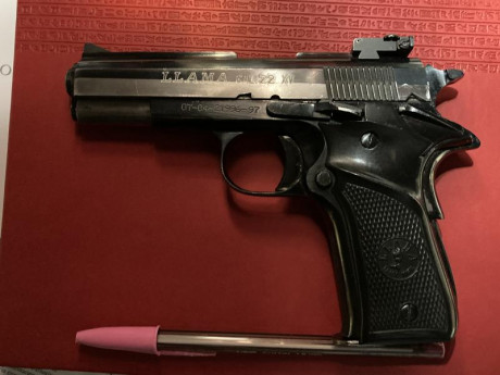 Vendo esta preciosa pistola de fabricación Española. 
Tiene 2 cargadores comprados en tienda de antigüedades 01