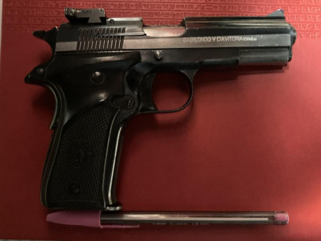 Vendo esta preciosa pistola de fabricación Española. 
Tiene 2 cargadores comprados en tienda de antigüedades 00