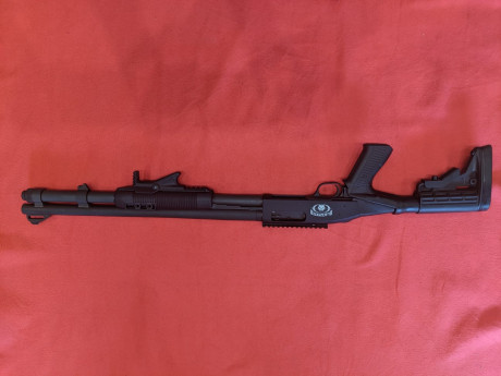 Hola,

En venta escopeta sin apenas uso Mossberg 590 Blackwater calibre 12. 

Lo único a mencionar que 10