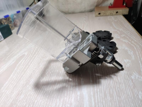 Se vende Dispensador Auto-Disk de Lee nuevo sin estrenar ,con cuatro discos ,el precio 45€ más gastos 10