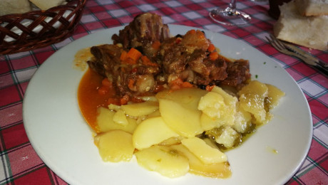 Hoy para comer acelgas hervidas y chuletón de vaca gallega vieja con seis semanas de maduración en cámara 101