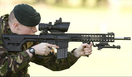 He leído la ultima revista de "Armas" y he visto la compra por parte del Reino Unido de un fusil 02