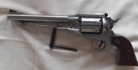 Vendo Ruger Old Army en acero inoxidable con cañón de 7,5 pulgadas.

Con muy poco uso, estado muy bueno.

Incluyo 01