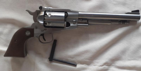 Vendo Ruger Old Army en acero inoxidable con cañón de 7,5 pulgadas.

Con muy poco uso, estado muy bueno.

Incluyo 00