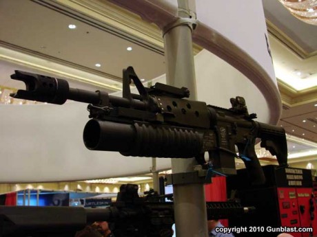 He leído la ultima revista de "Armas" y he visto la compra por parte del Reino Unido de un fusil 40