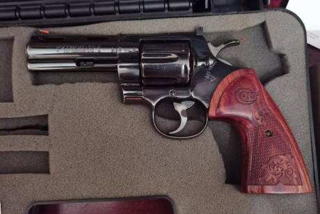 Vendo Colt Python 357mag de 4"
Perfecto estado, pavón original 400€. mas portes 01