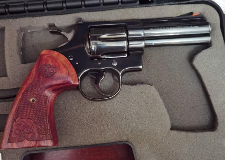 Vendo Colt Python 357mag de 4"
Perfecto estado, pavón original 400€. mas portes 00