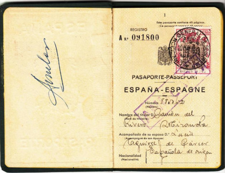  EN RECUERDO Y HOMENAJE A LOS QUE YA NO ESTÁN. 

Si pones en  GOOGLE   PASAPORTES EN LA MEMORIA  da igual 71