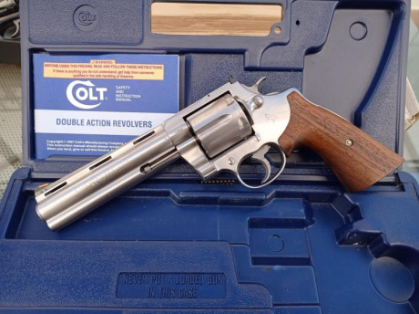Vendo Colt Anaconda 6" como nuevo, muy pocos disparos. Maletín original. Cachas madera. Regalo munición 02