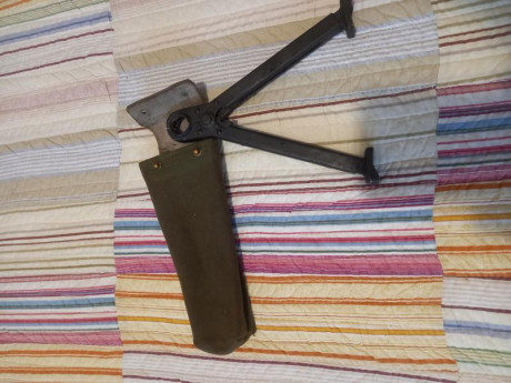 Vendo bípode para CETME o FR8 con funda en perfecto estado 30€con portes incluidos dentro de la península

 00